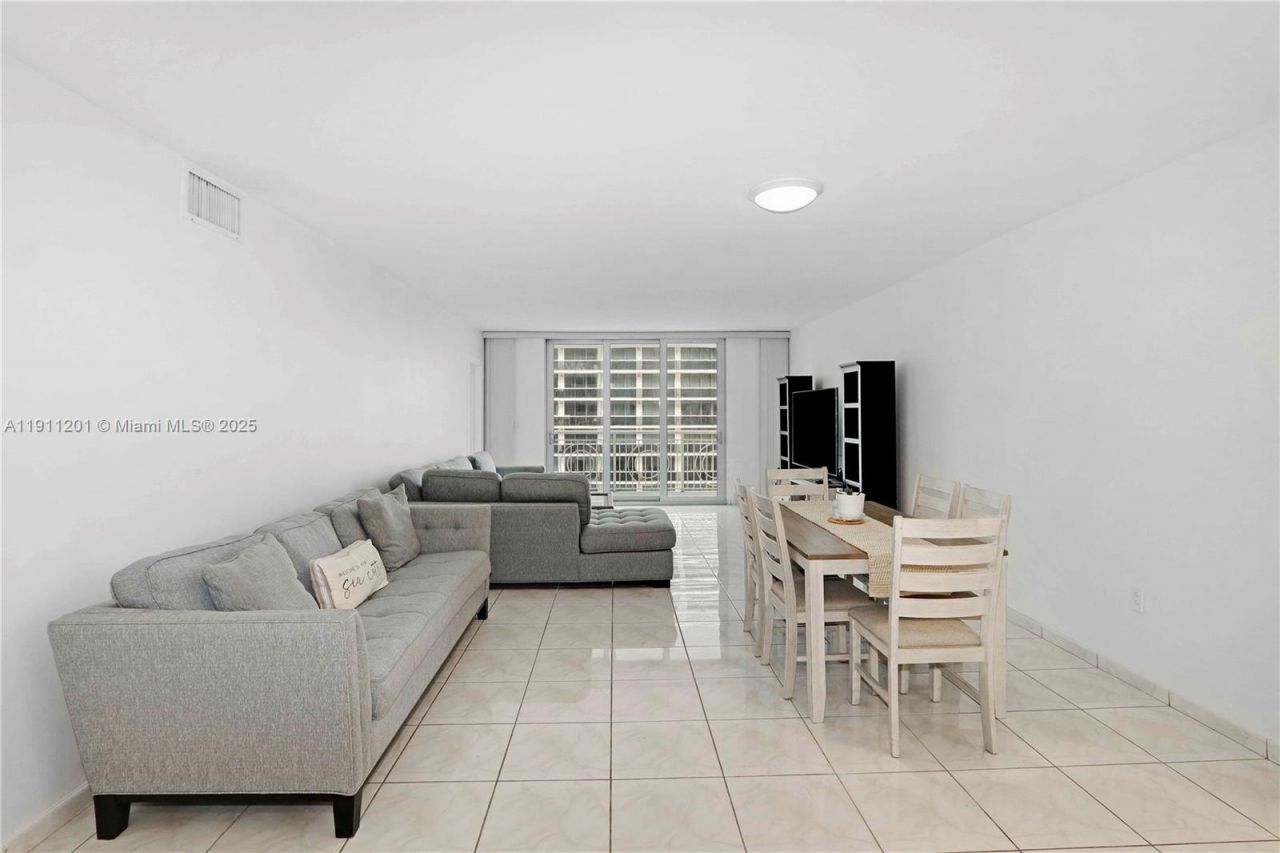 5825 Collins Ave, Unit 11E, Miami Beach, FL 33140 Photo