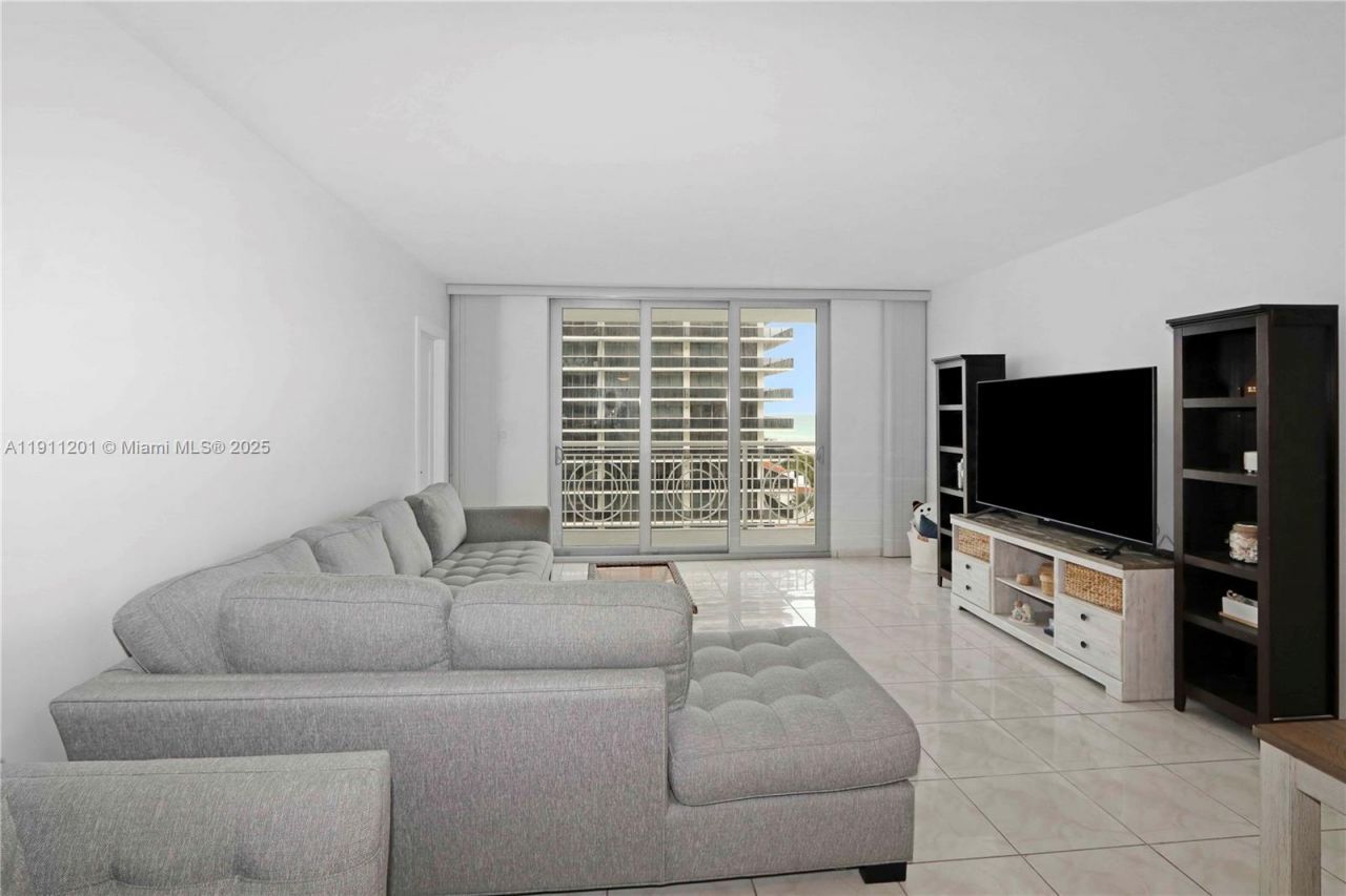 5825 Collins Ave, Unit 11E, Miami Beach, FL 33140 Photo