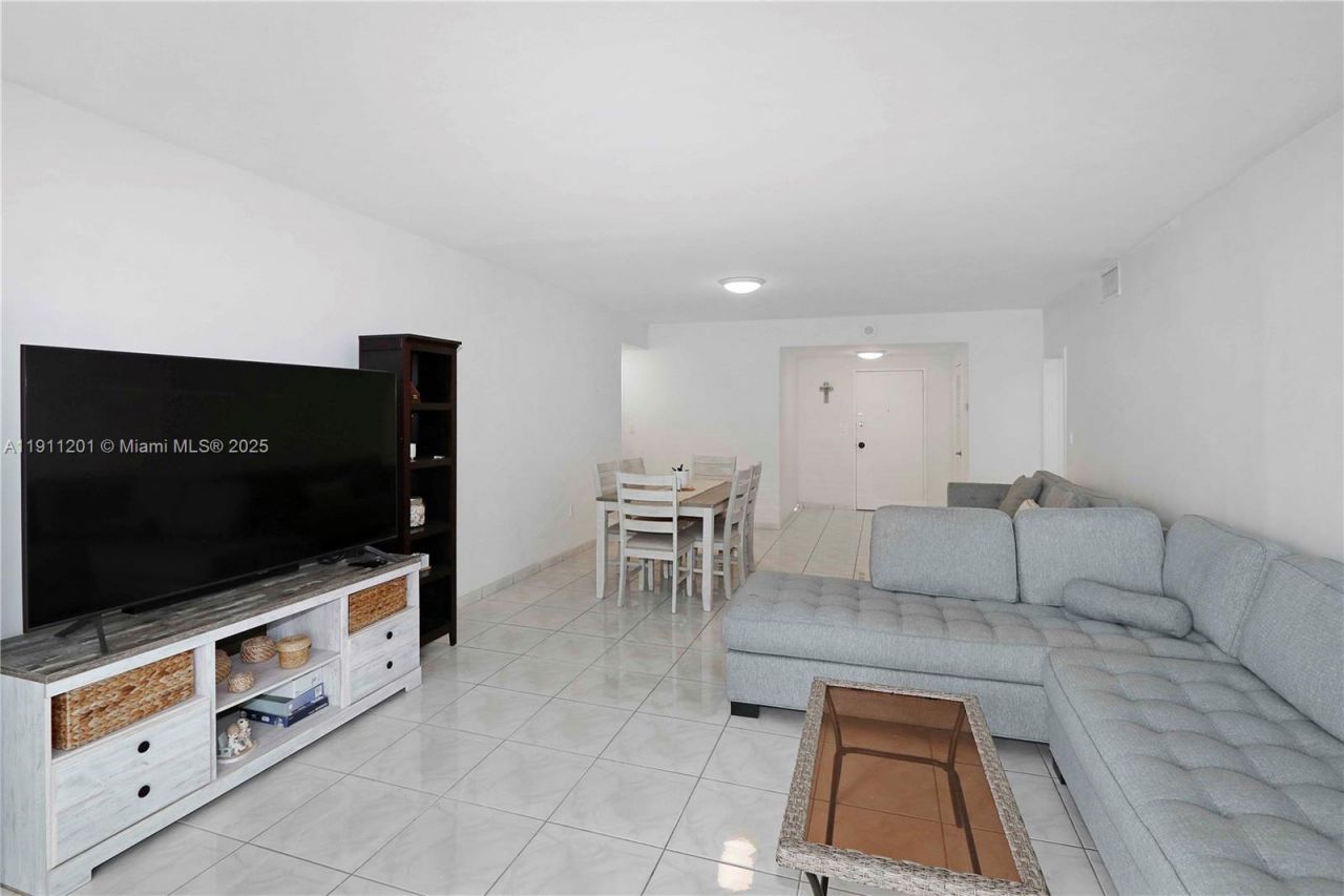 5825 Collins Ave, Unit 11E, Miami Beach, FL 33140 Photo