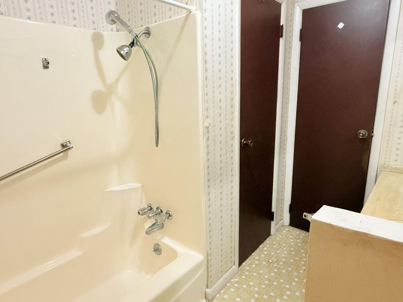 675 Alexander Drive Photo 23