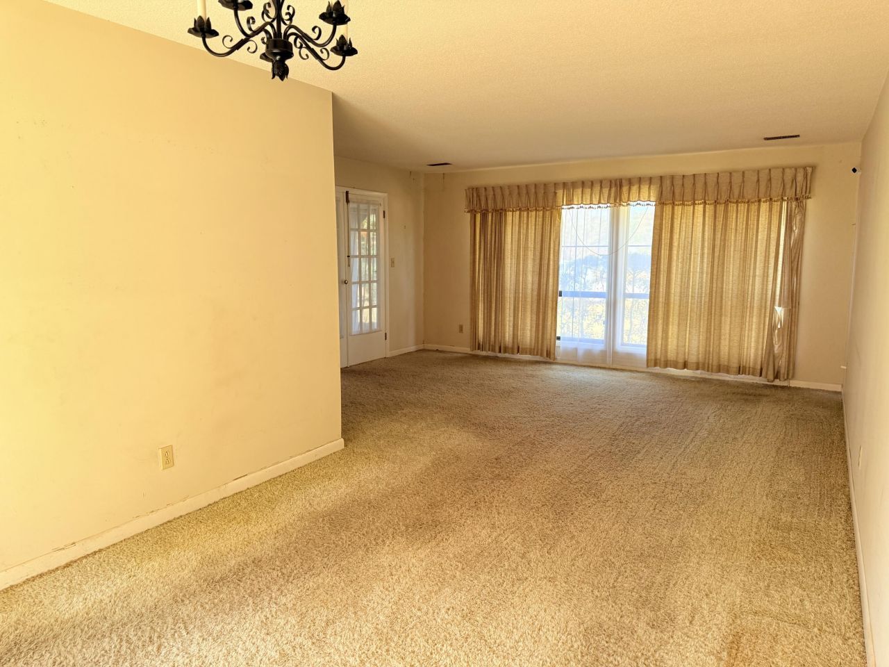 675 Alexander Drive Photo 5