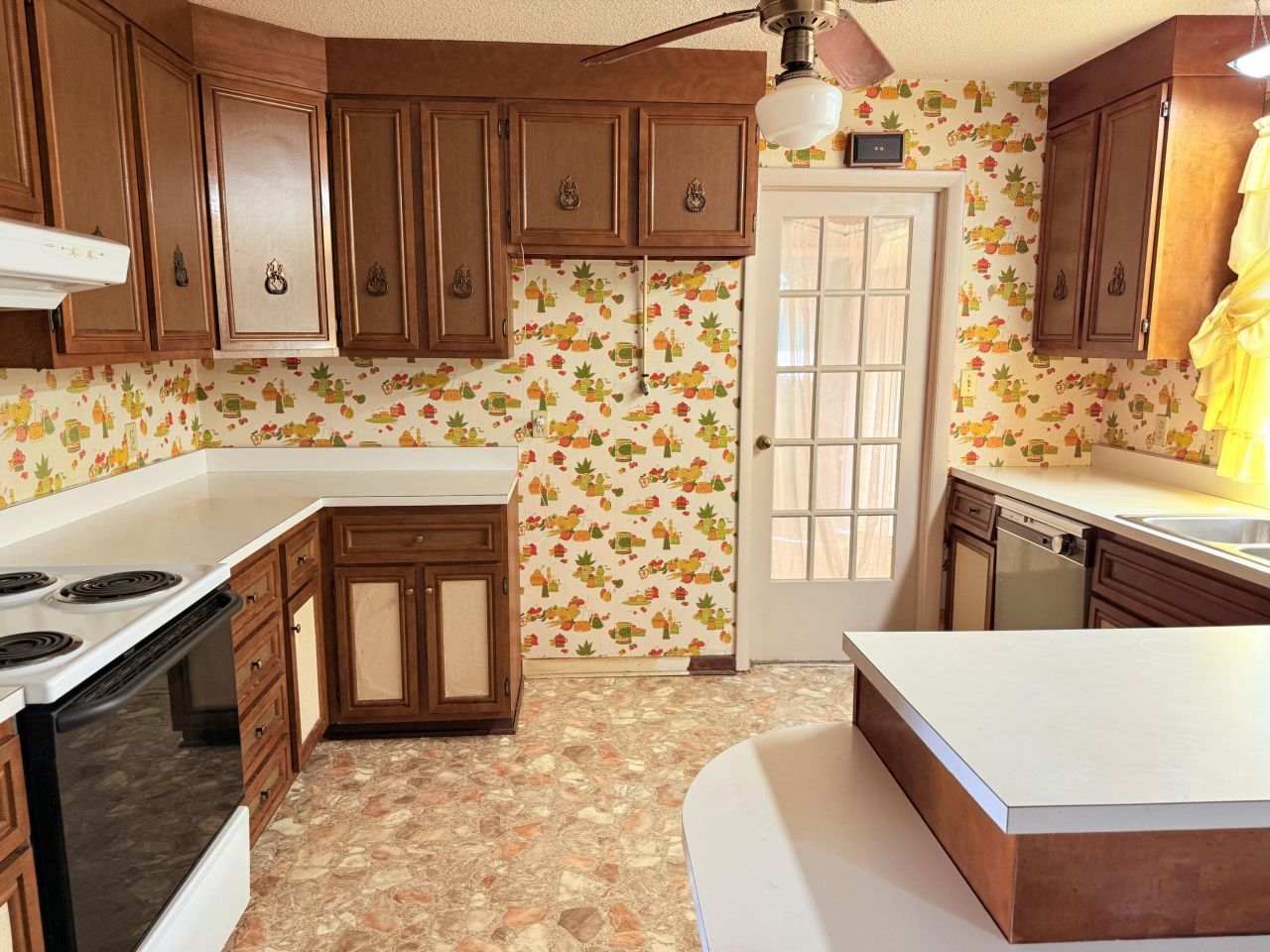 675 Alexander Drive Photo 7