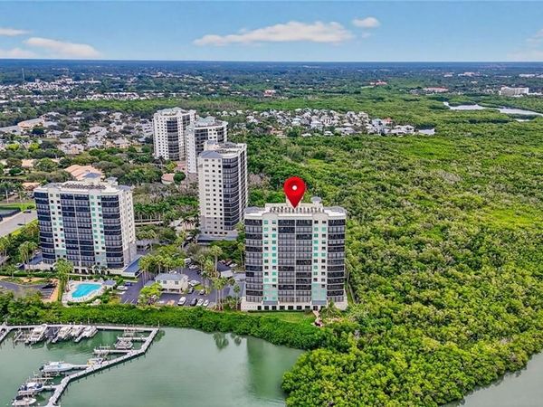 420 Cove Tower DR, Unit 401, NAPLES, FL 34110