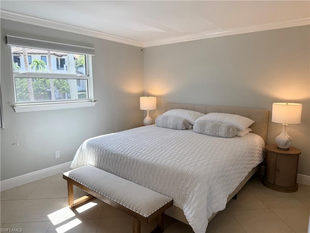 960 7th St S, Unit 202, Naples, FL 34102 Photo