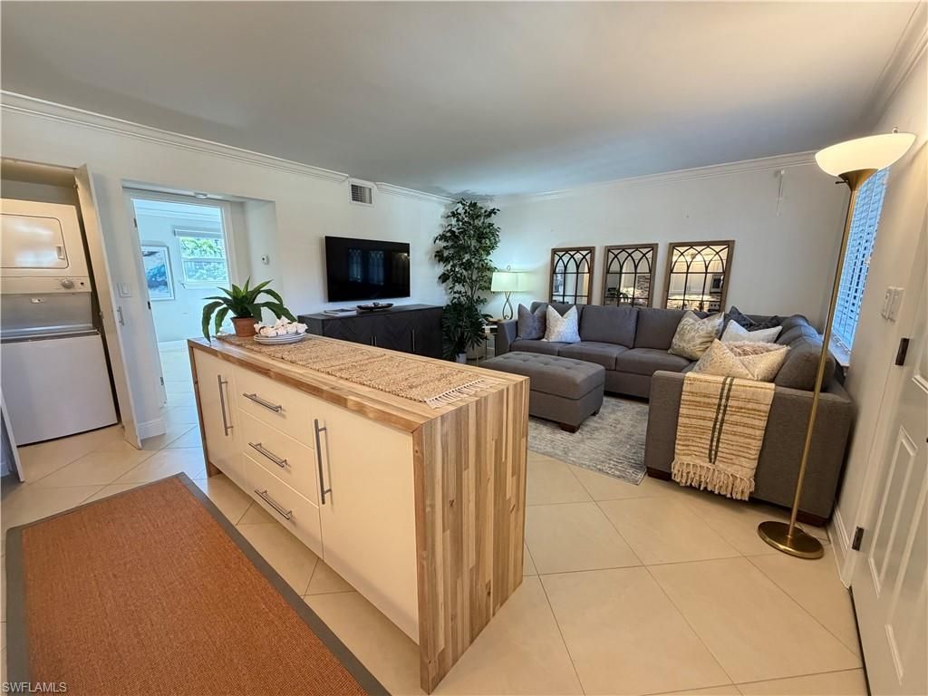 960 7th St S, Unit 202, Naples, FL 34102 Photo