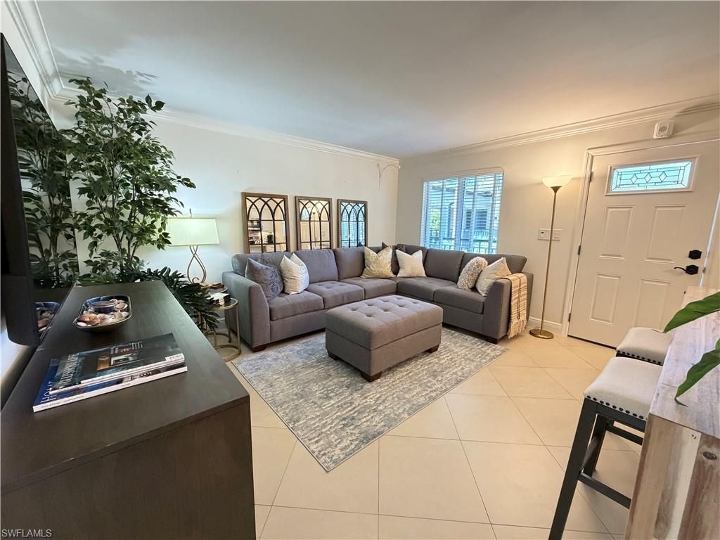 960 7th St S, Unit 202, Naples, FL 34102 Photo