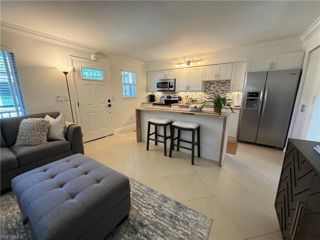 960 7th St S, Unit 202, Naples, FL 34102 Photo