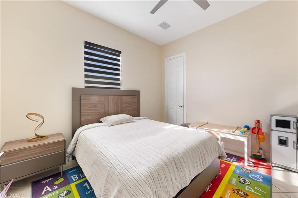 837 SW 22nd Ter, Cape Coral, FL 33991 Photo