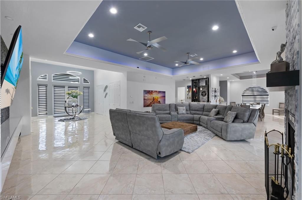 837 SW 22nd Ter, Cape Coral, FL 33991 Photo