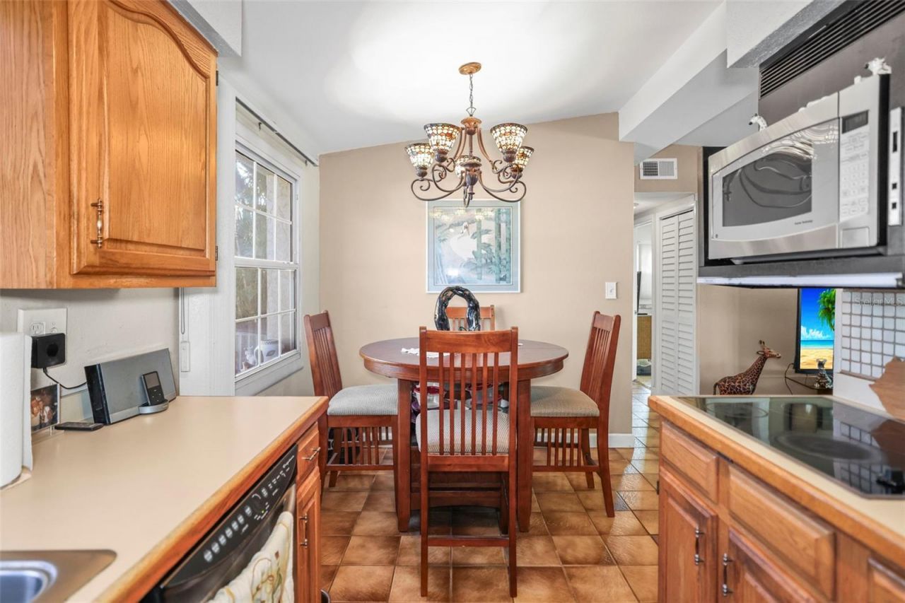 401 Davison Avenue Ne, Saint Petersburg, FL 33703 Photo