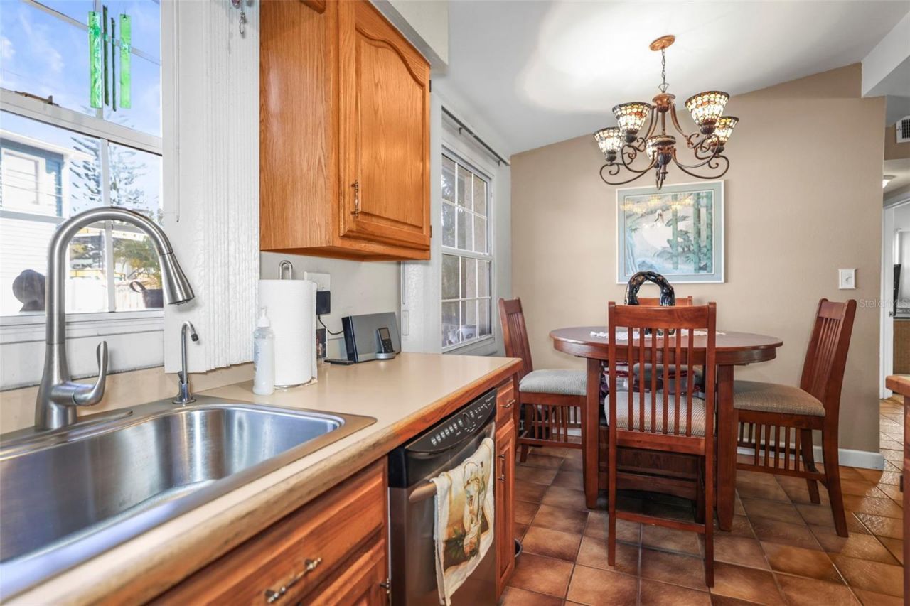 401 Davison Avenue Ne, Saint Petersburg, FL 33703 Photo