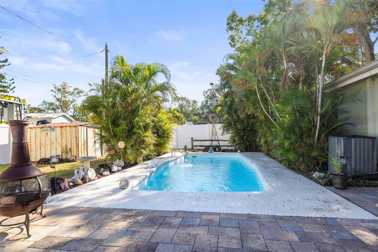 401 Davison Avenue Ne, Saint Petersburg, FL 33703 Photo