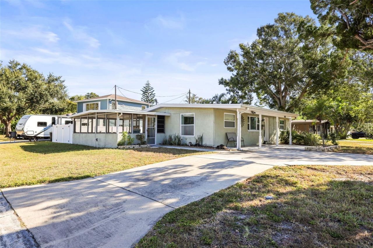 401 Davison Avenue Ne, Saint Petersburg, FL 33703 Photo