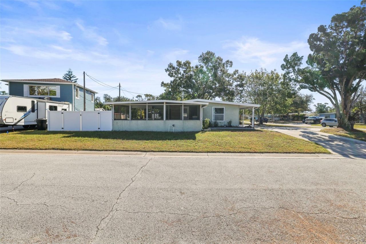 401 Davison Avenue Ne, Saint Petersburg, FL 33703 Photo