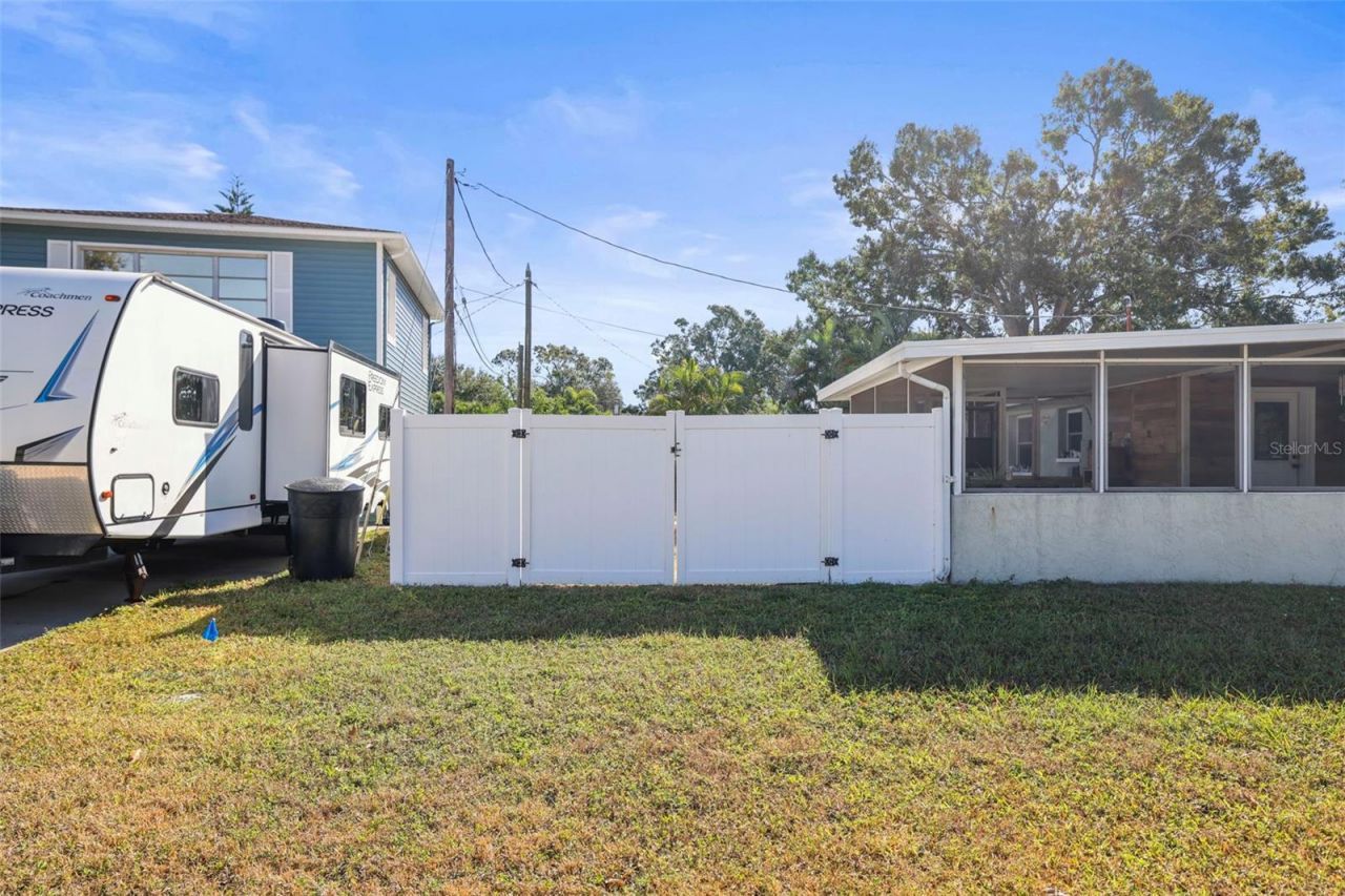 401 Davison Avenue Ne, Saint Petersburg, FL 33703 Photo