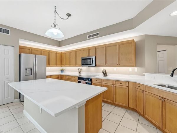 14250 Royal Harbour CT, Unit 318, FORT MYERS, FL 33908