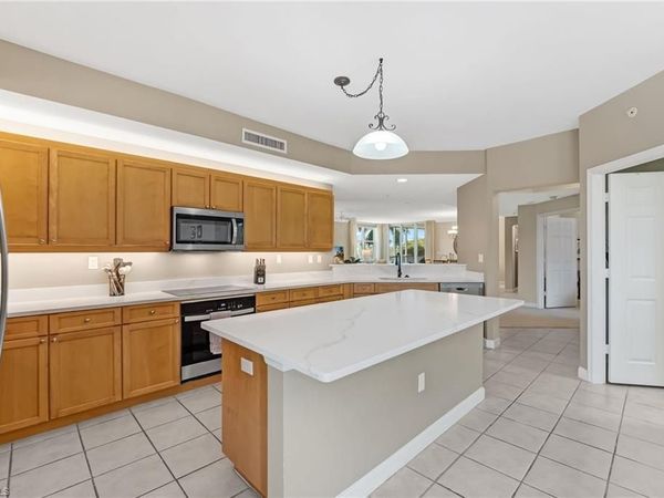 14250 Royal Harbour CT, Unit 318, FORT MYERS, FL 33908