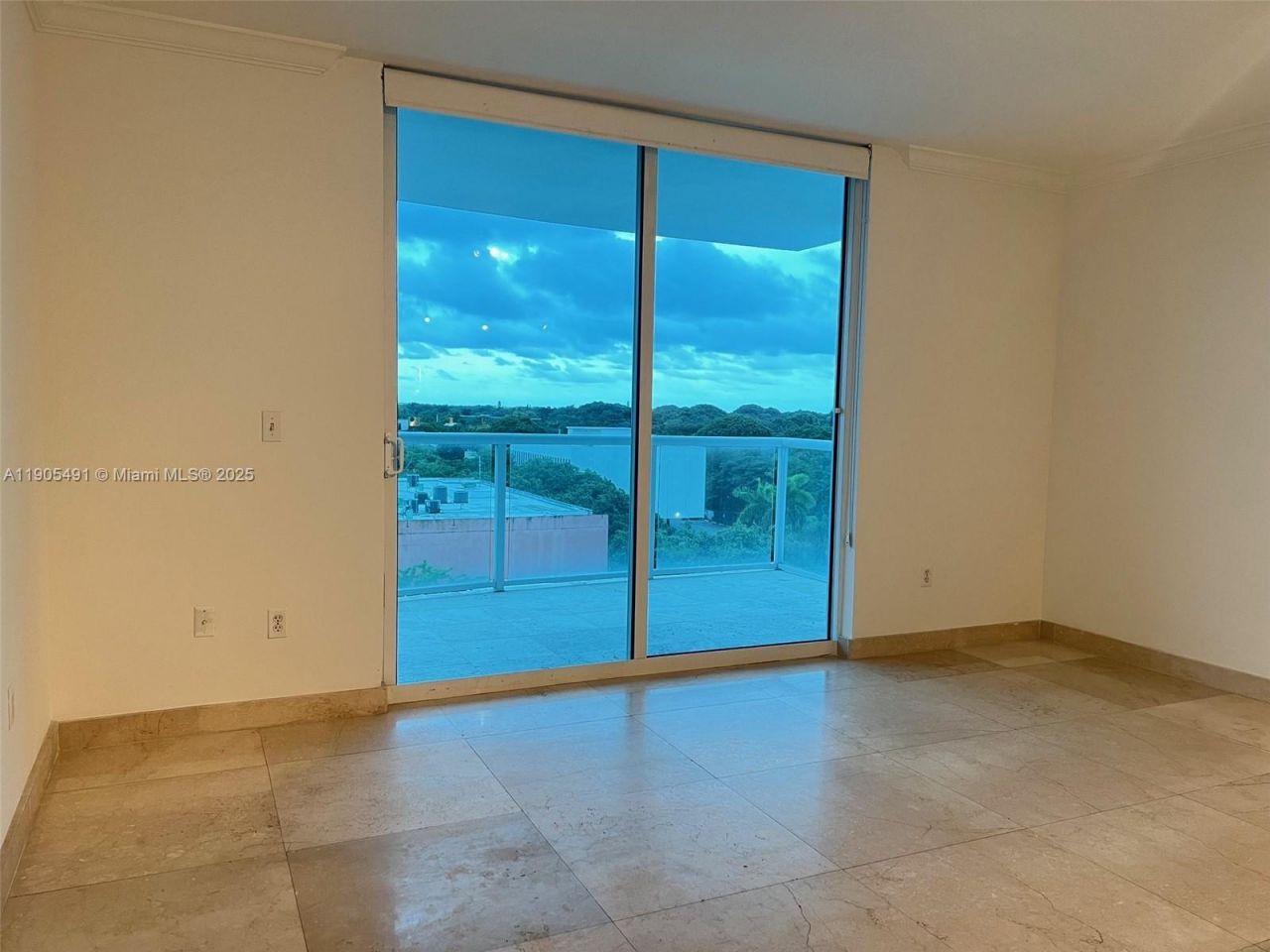 1401 SW 22nd St, Unit 803, Miami, FL 33145 Photo