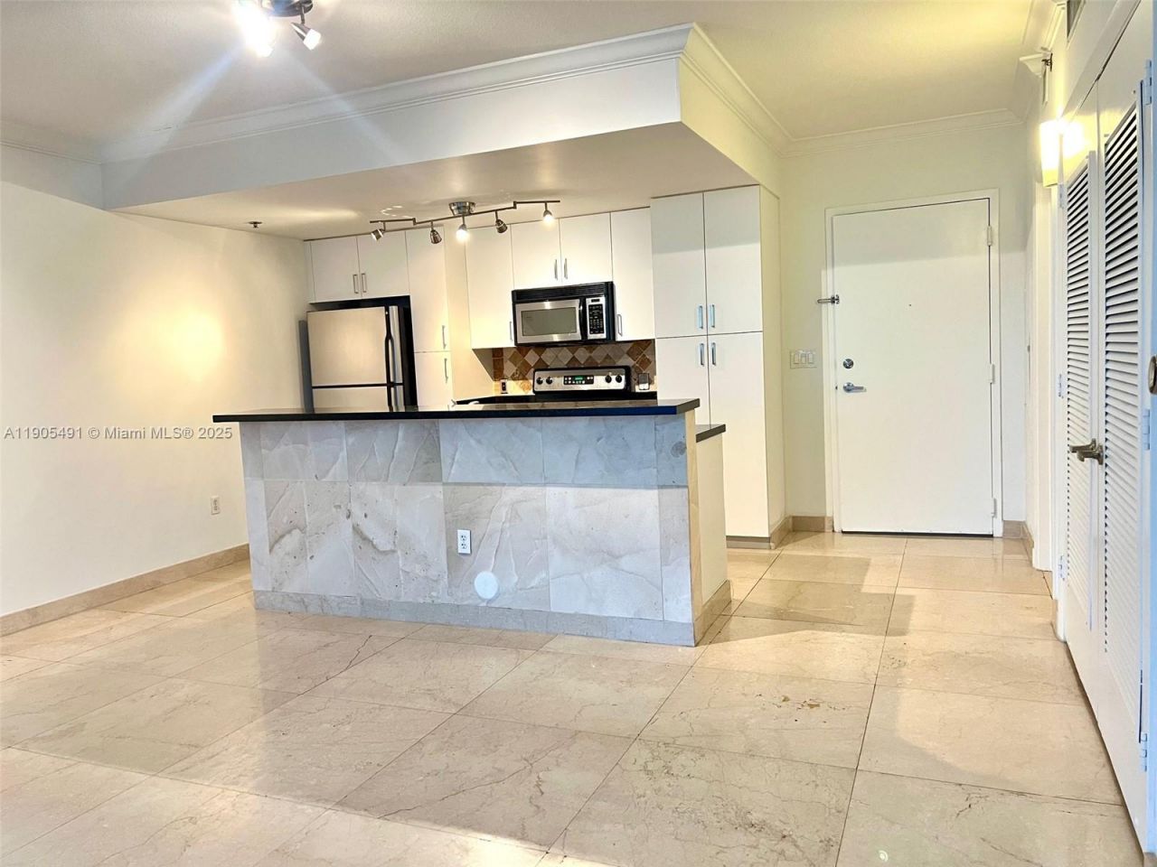 1401 SW 22nd St, Unit 803, Miami, FL 33145 Photo