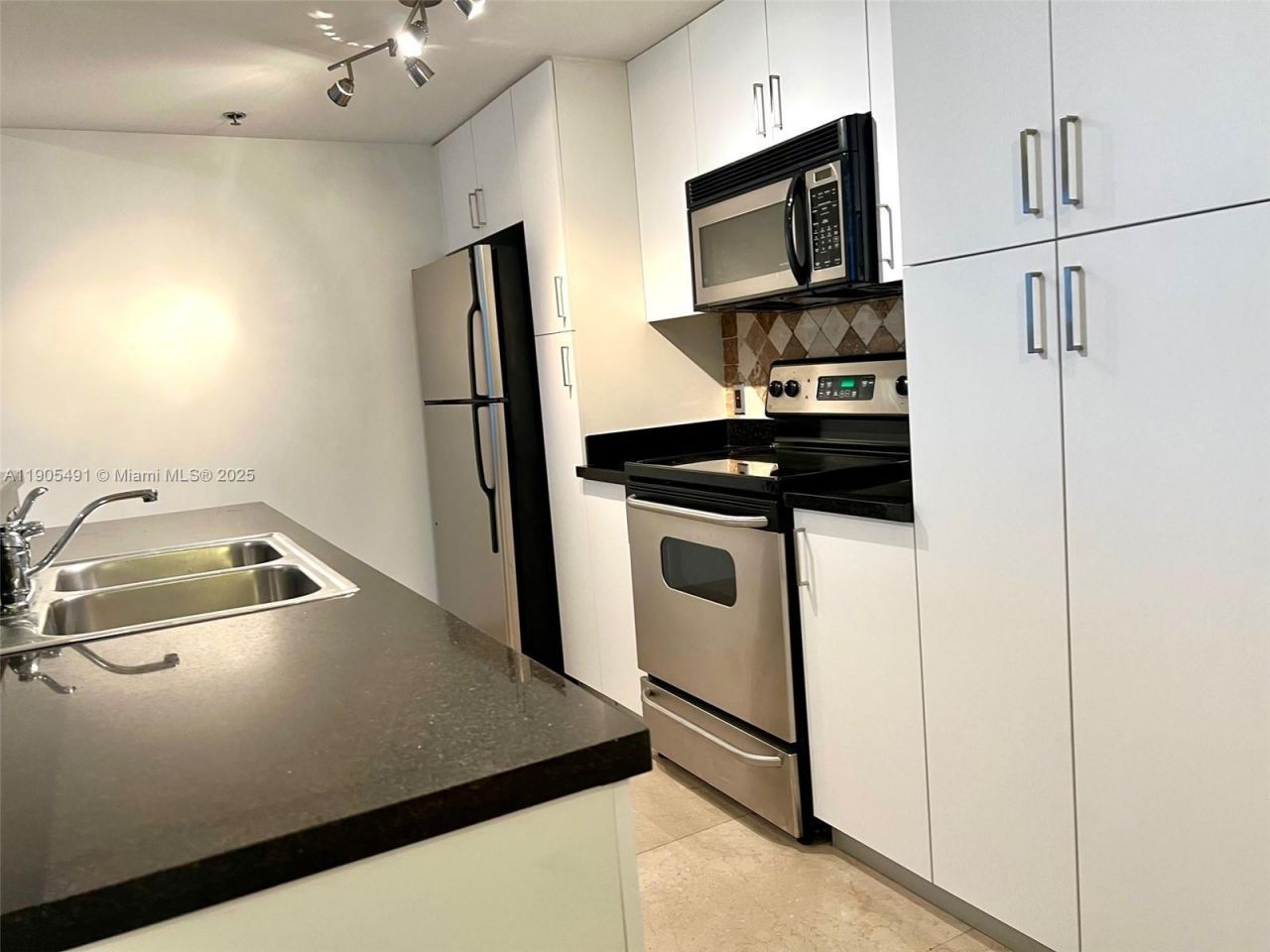 1401 SW 22nd St, Unit 803, Miami, FL 33145 Photo