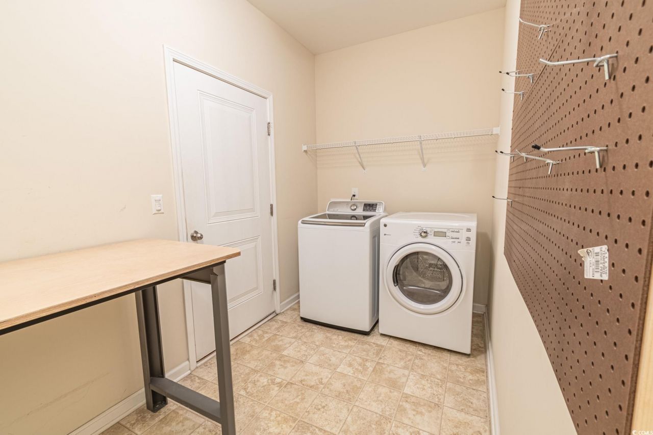 899 Callant Dr. Photo 14