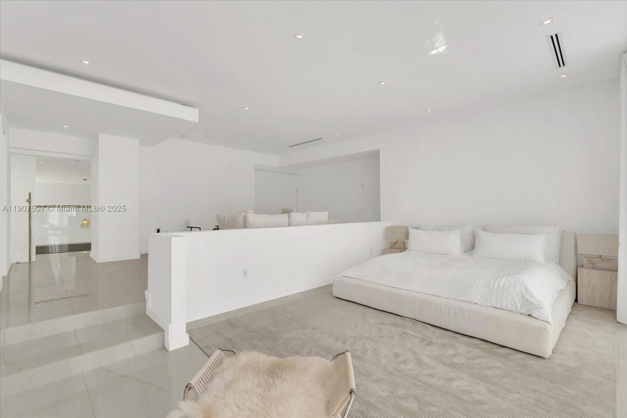 7830 Atlantic Way, Miami Beach, FL 33141 Photo