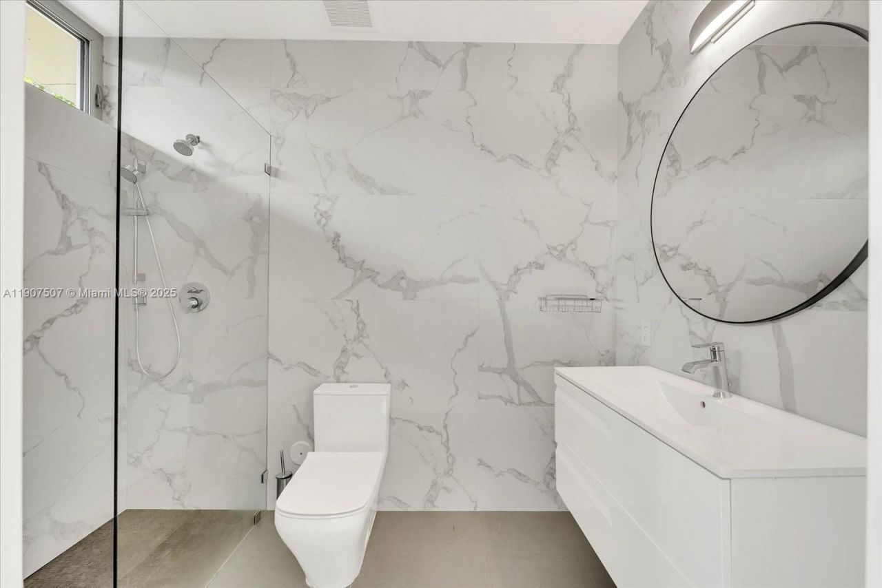 7830 Atlantic Way, Miami Beach, FL 33141 Photo