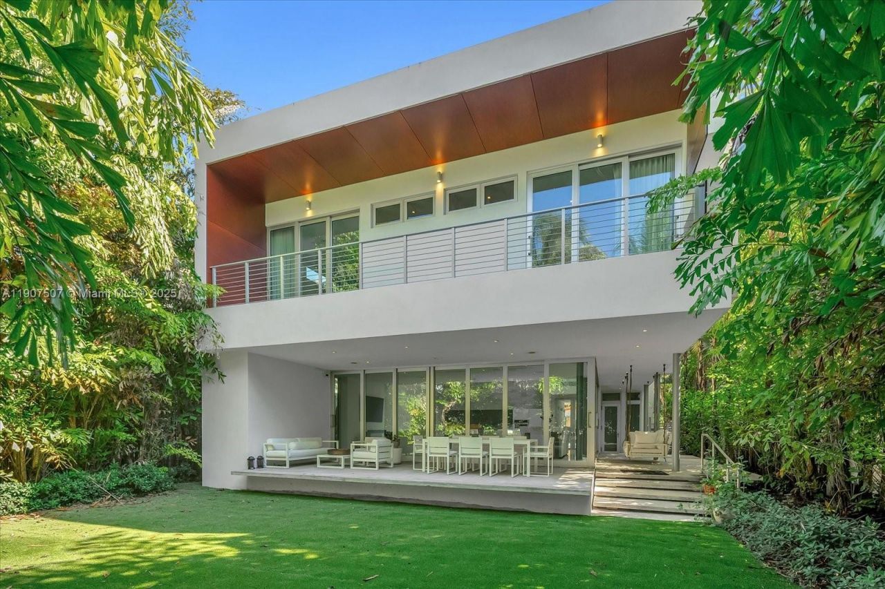 7830 Atlantic Way, Miami Beach, FL 33141 Photo