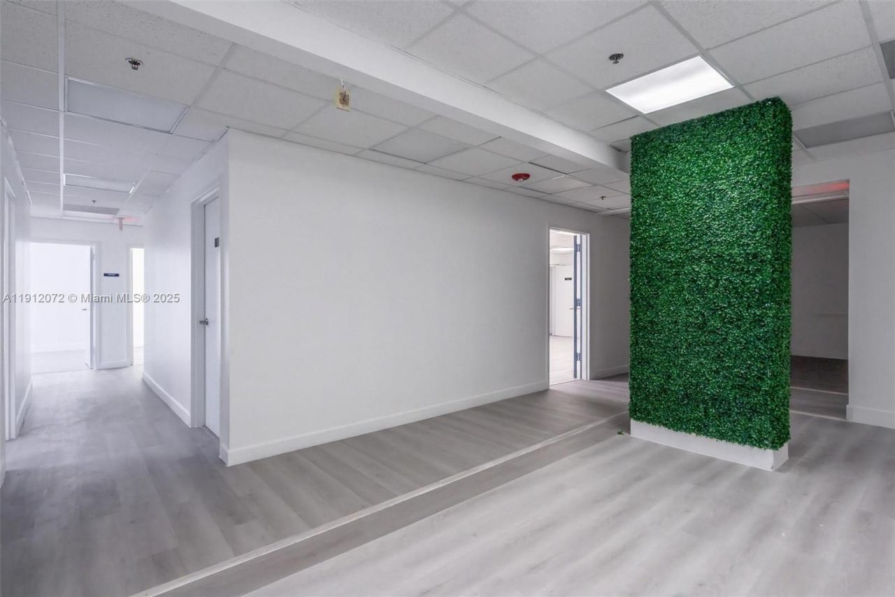 12550 Biscayne Blvd, Unit 502, North Miami, FL 33181 Photo