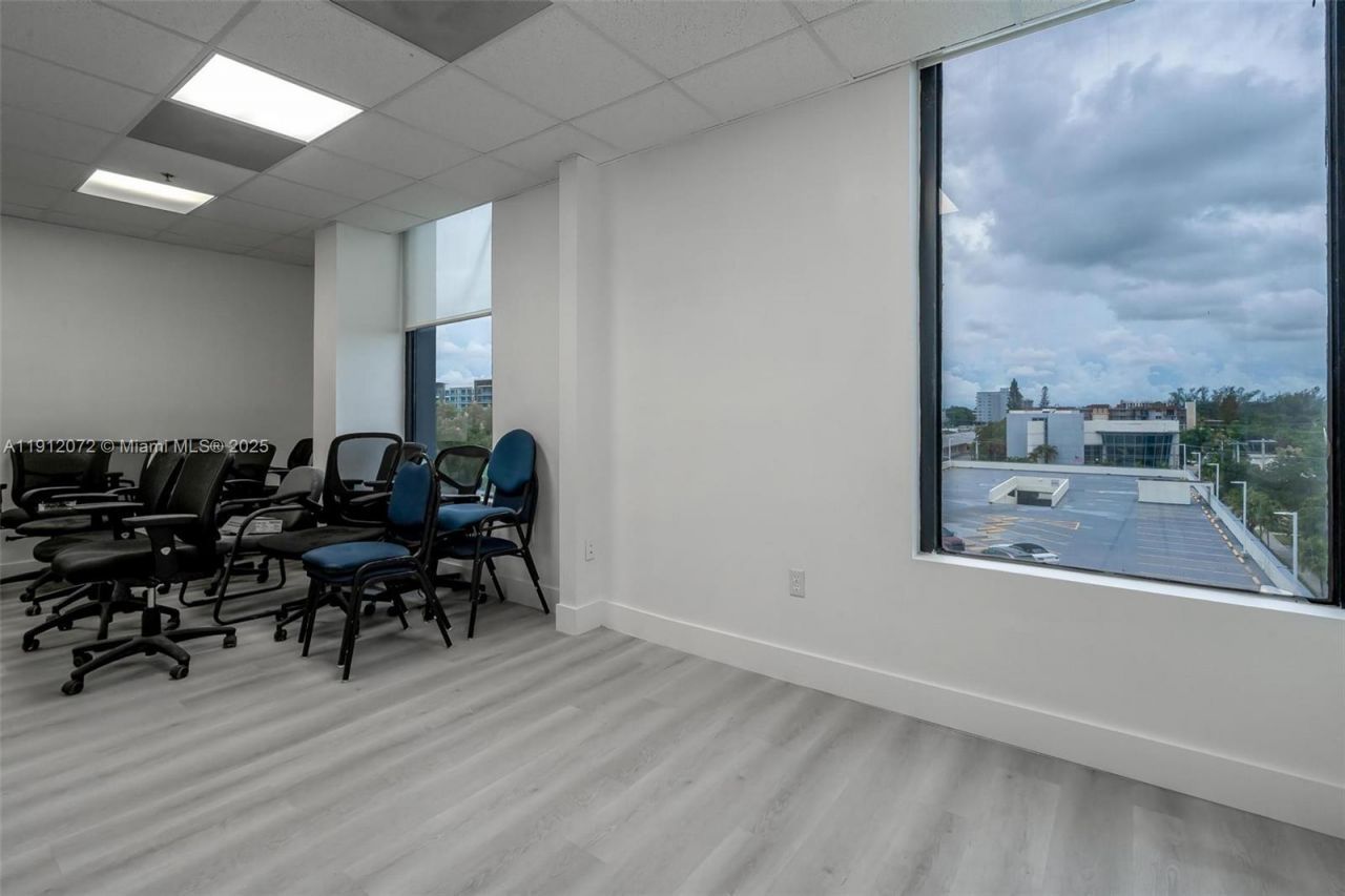 12550 Biscayne Blvd, Unit 502, North Miami, FL 33181 Photo