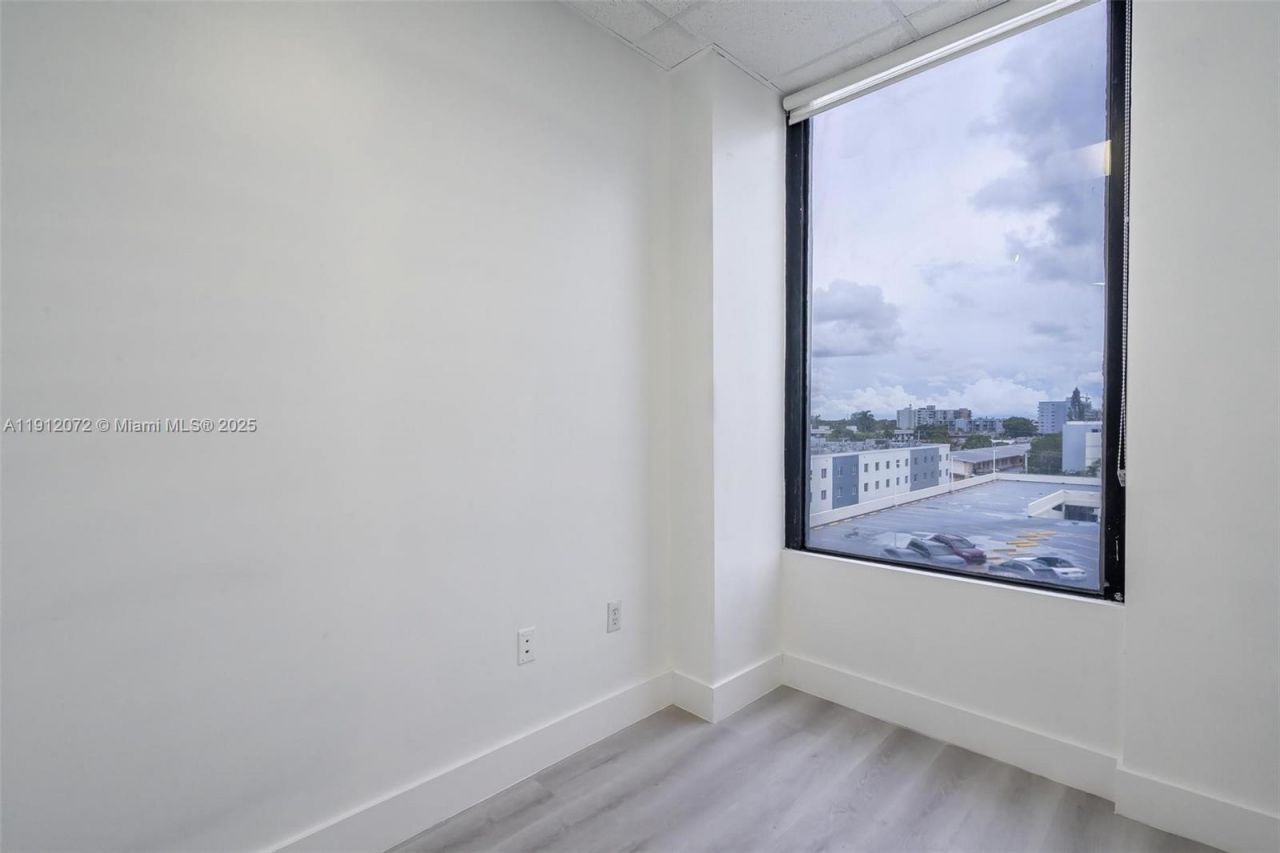 12550 Biscayne Blvd, Unit 502, North Miami, FL 33181 Photo
