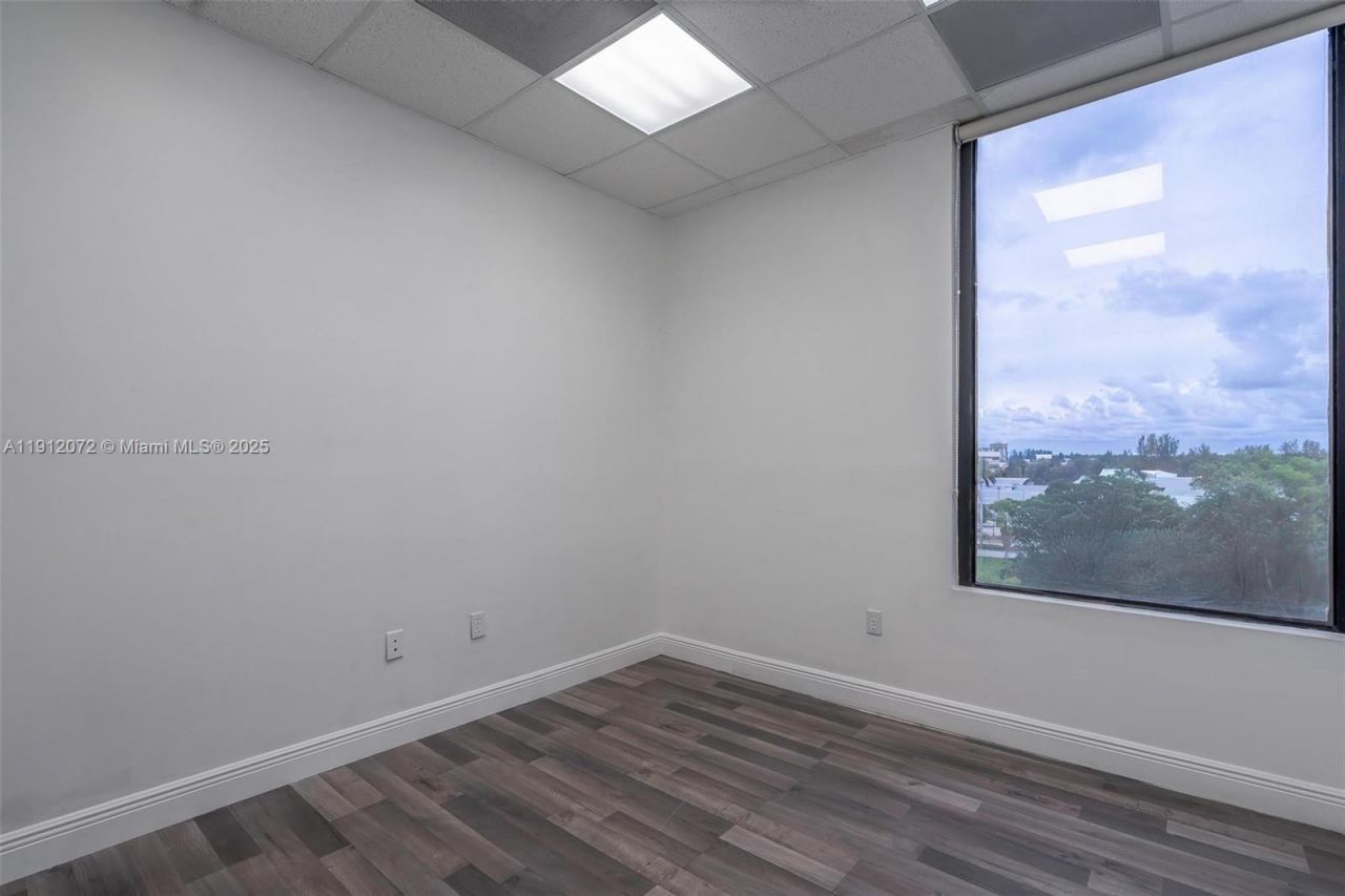 12550 Biscayne Blvd, Unit 502, North Miami, FL 33181 Photo