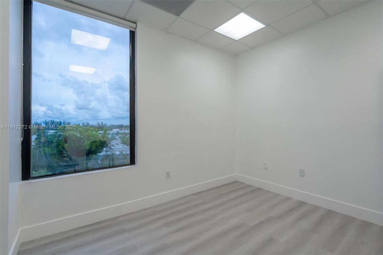12550 Biscayne Blvd, Unit 502, North Miami, FL 33181 Photo