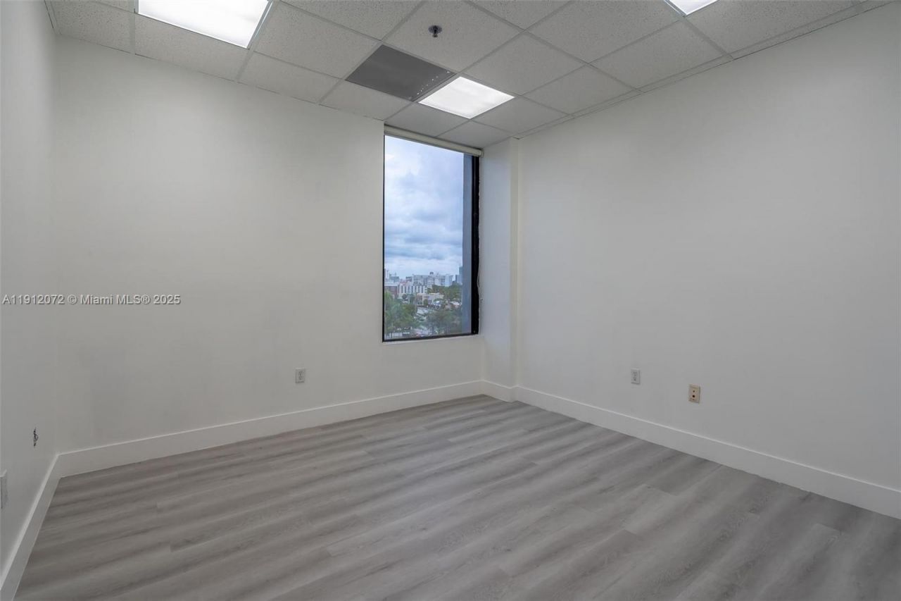 12550 Biscayne Blvd, Unit 502, North Miami, FL 33181 Photo