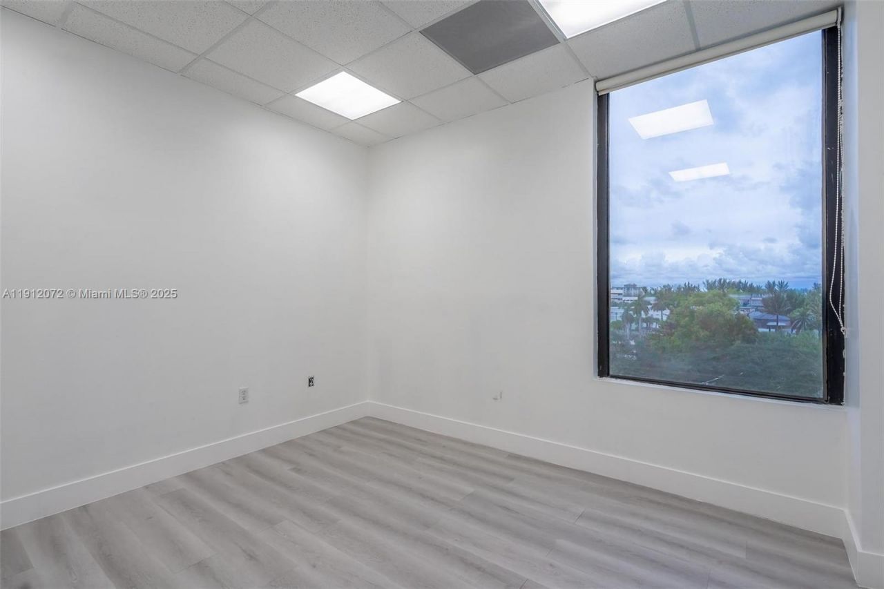 12550 Biscayne Blvd, Unit 502, North Miami, FL 33181 Photo