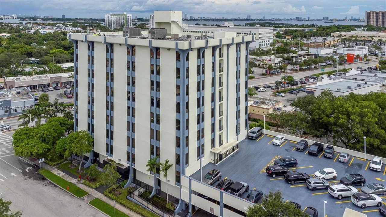 12550 Biscayne Blvd, Unit 502, North Miami, FL 33181 Photo