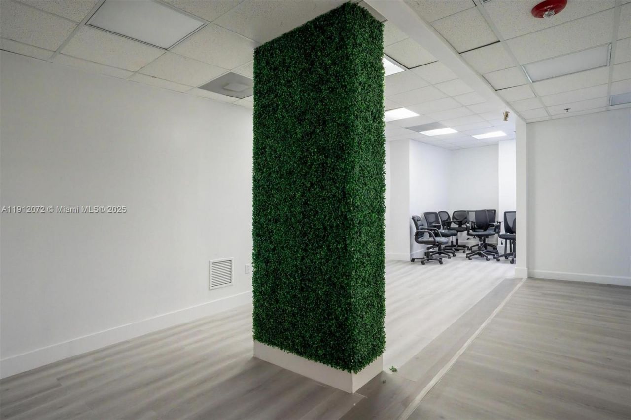 12550 Biscayne Blvd, Unit 502, North Miami, FL 33181 Photo