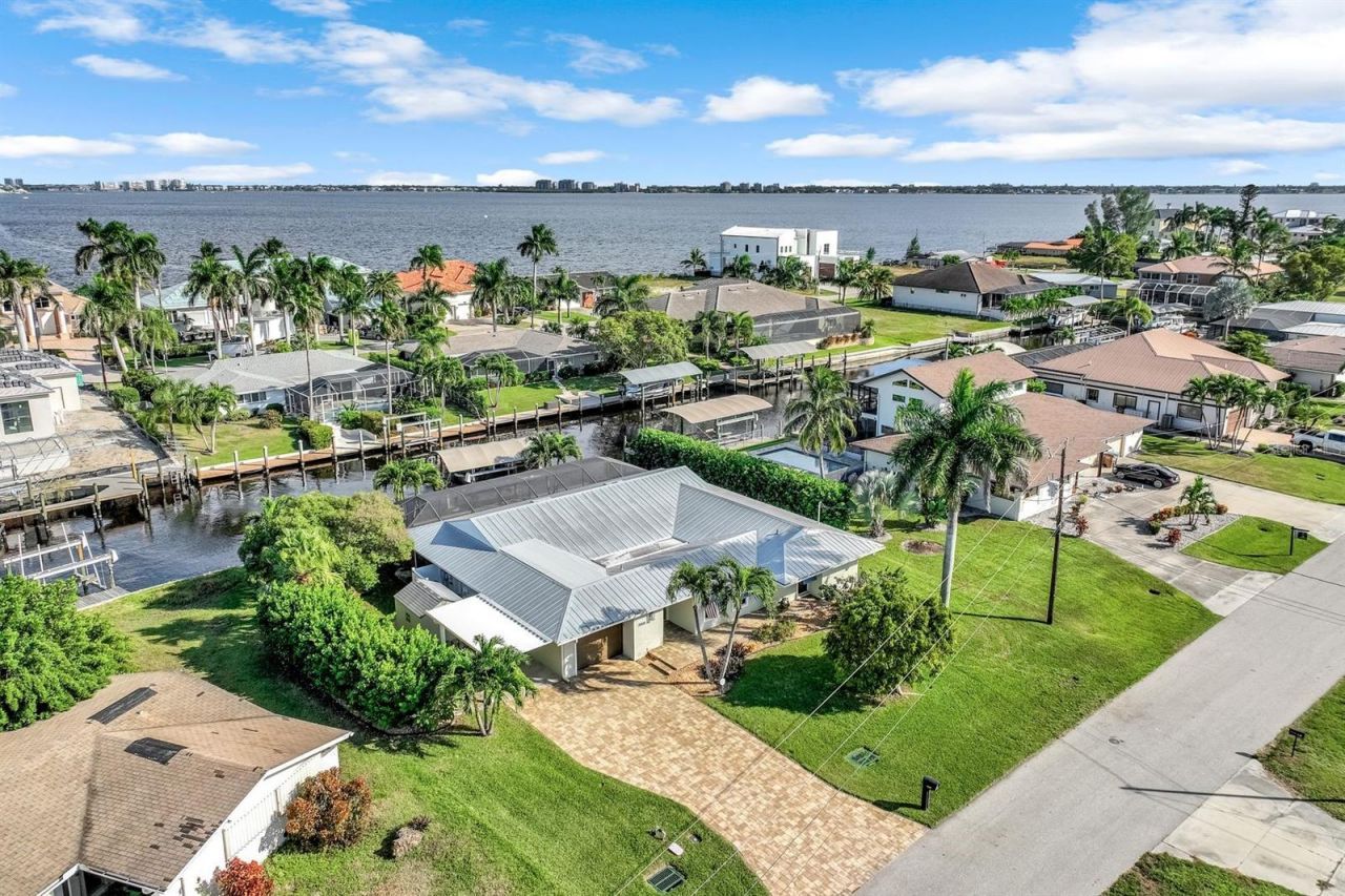 5805 SW 1st Place, Cape Coral, FL 33914 Photo