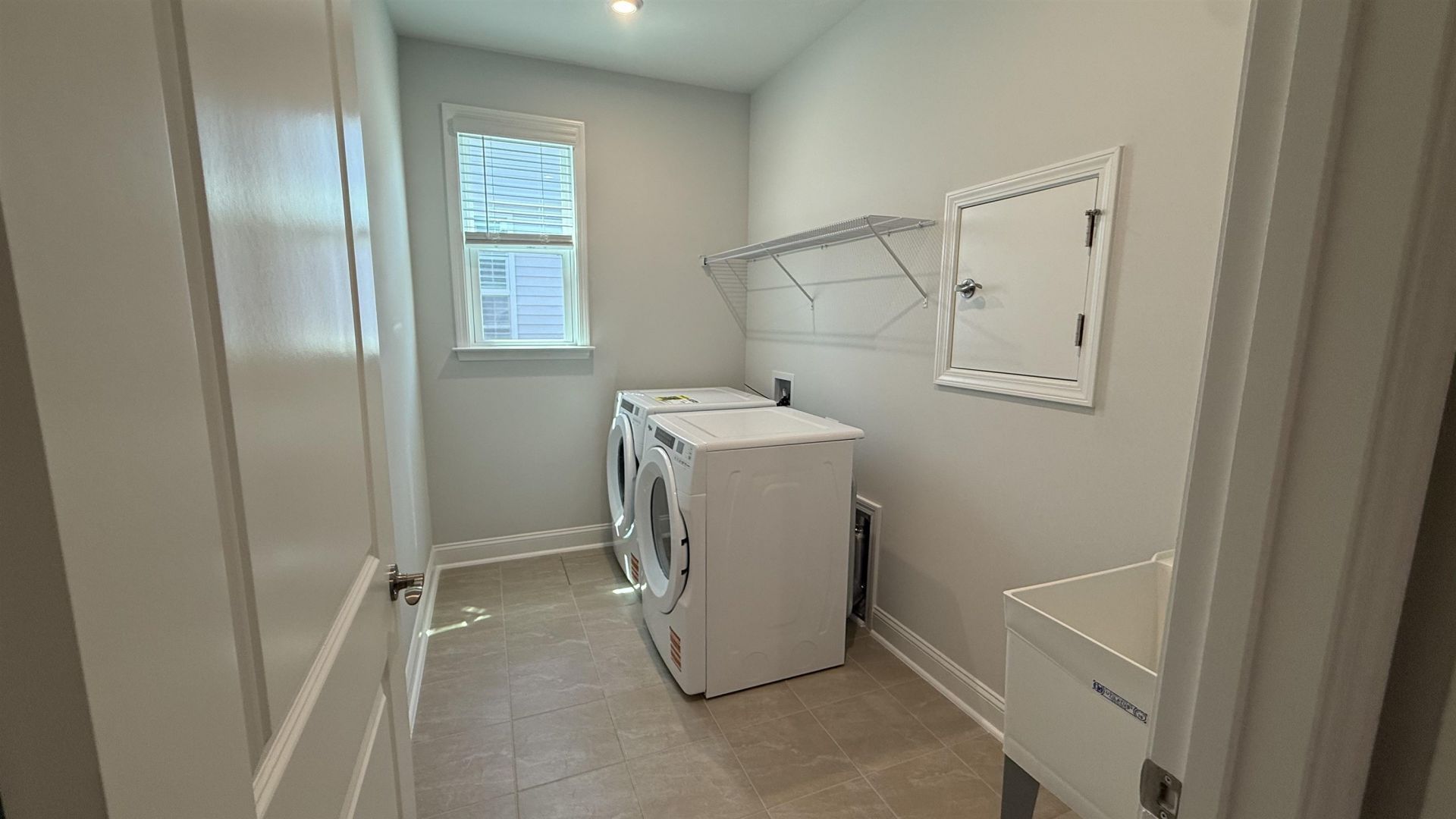 1439 Winding Creek Way Photo 17