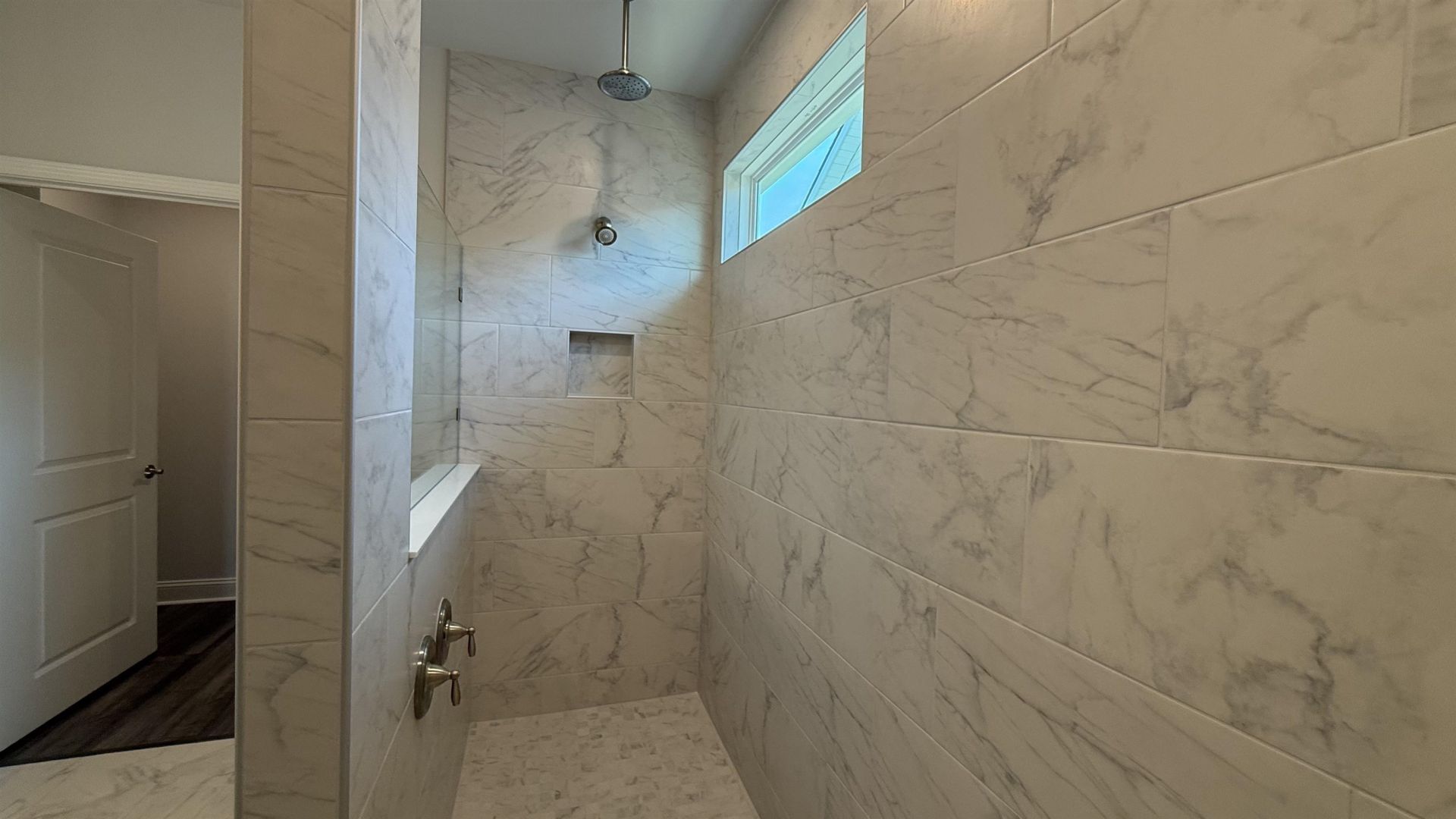 1439 Winding Creek Way Photo 5