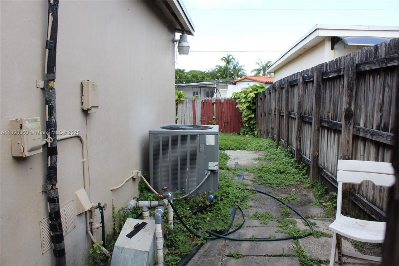 17820 NW 82nd Ave, Hialeah, FL 33015 Photo