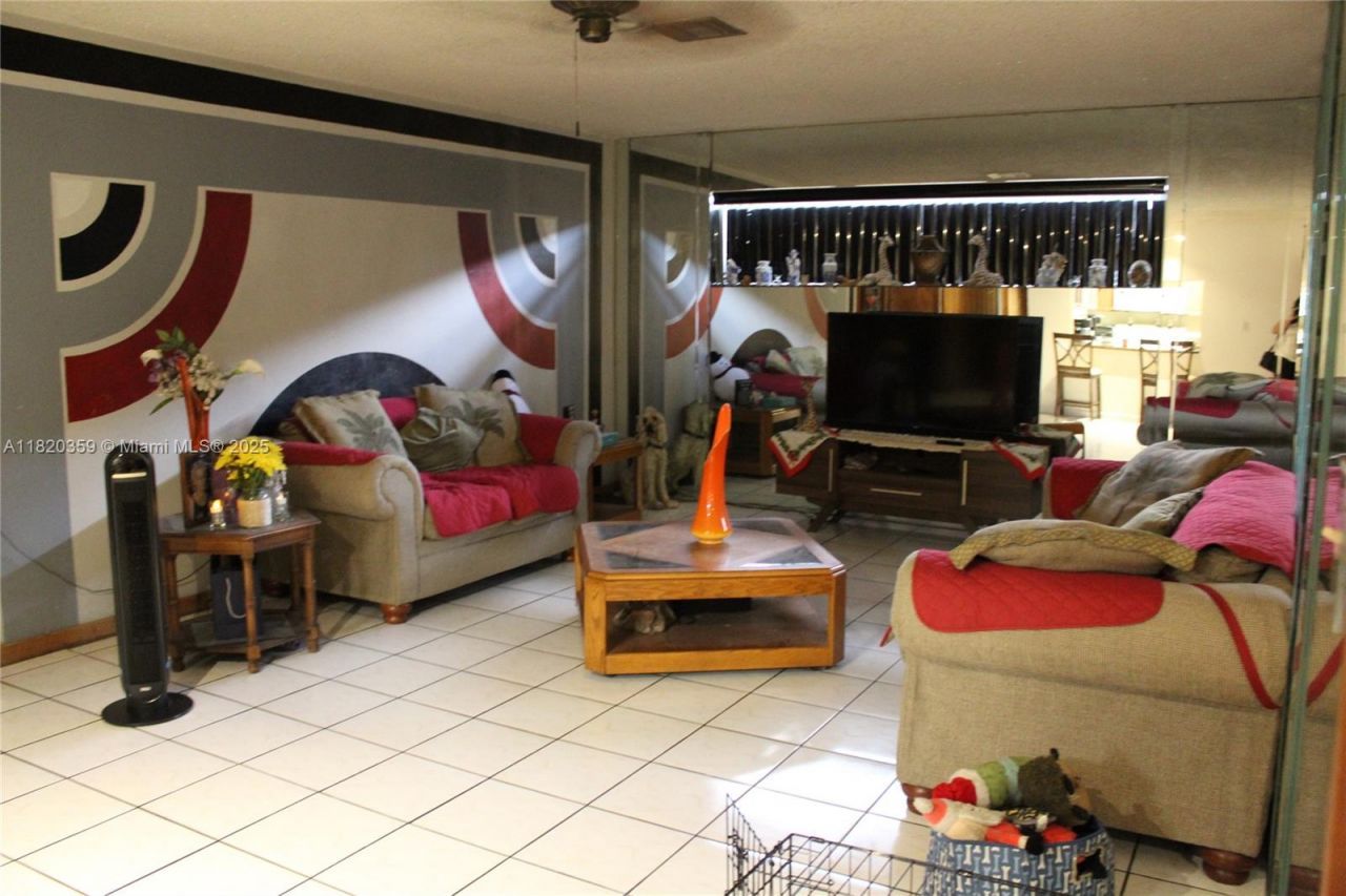 17820 NW 82nd Ave, Hialeah, FL 33015 Photo