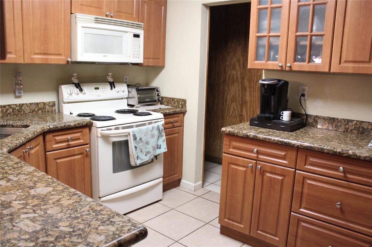 17820 NW 82nd Ave, Hialeah, FL 33015 Photo