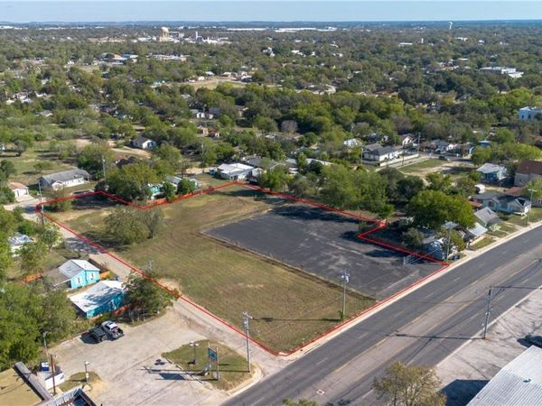 784 W Court Street, Seguin, TX 78155