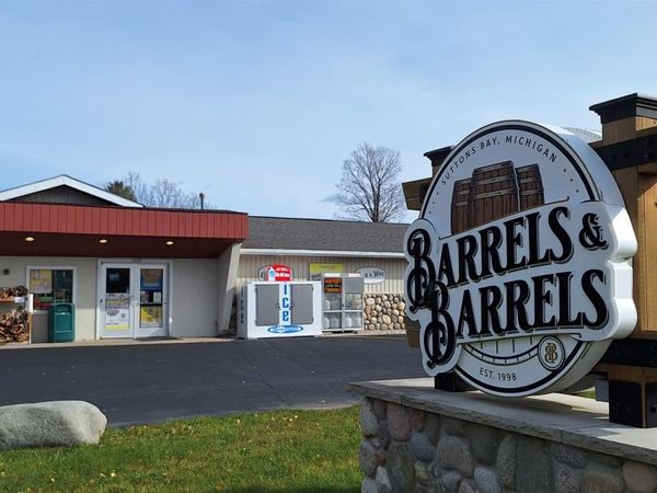 1375 West Bay Shore Drive, Suttons Bay, MI 49682