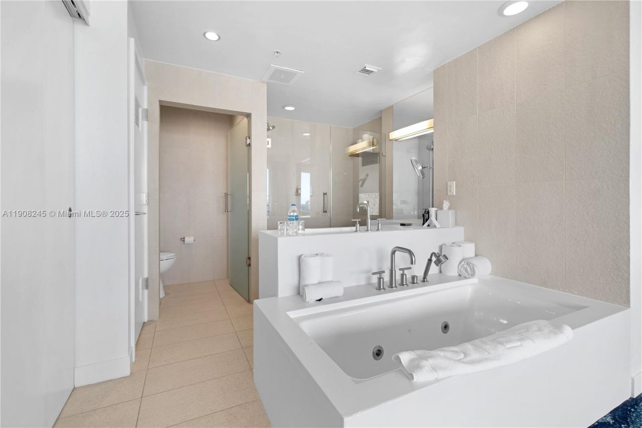 3101 Bayshore Dr, Unit 1102, Fort Lauderdale, FL 33304 Photo