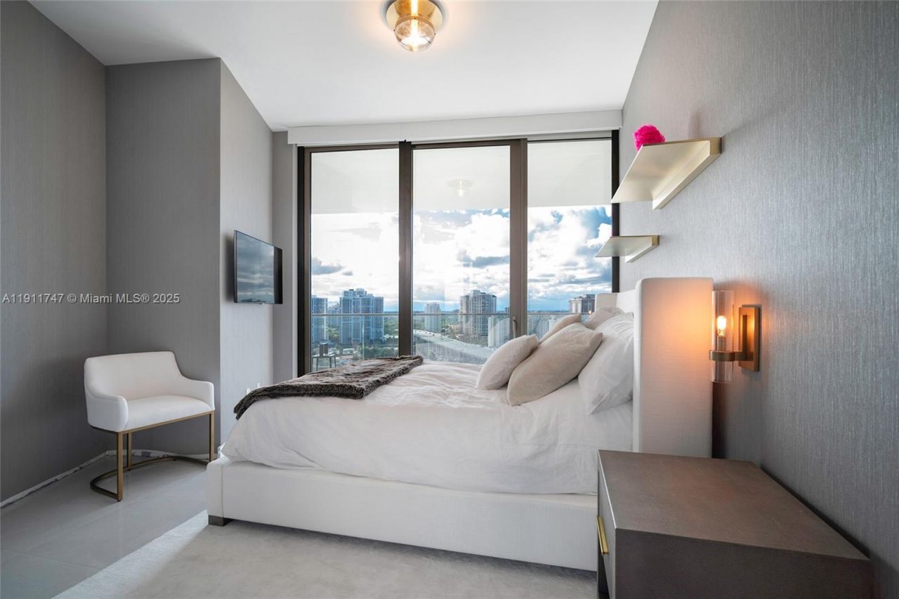 18975 Collins Ave, Unit 1705, Sunny Isles Beach, FL 33160 Photo