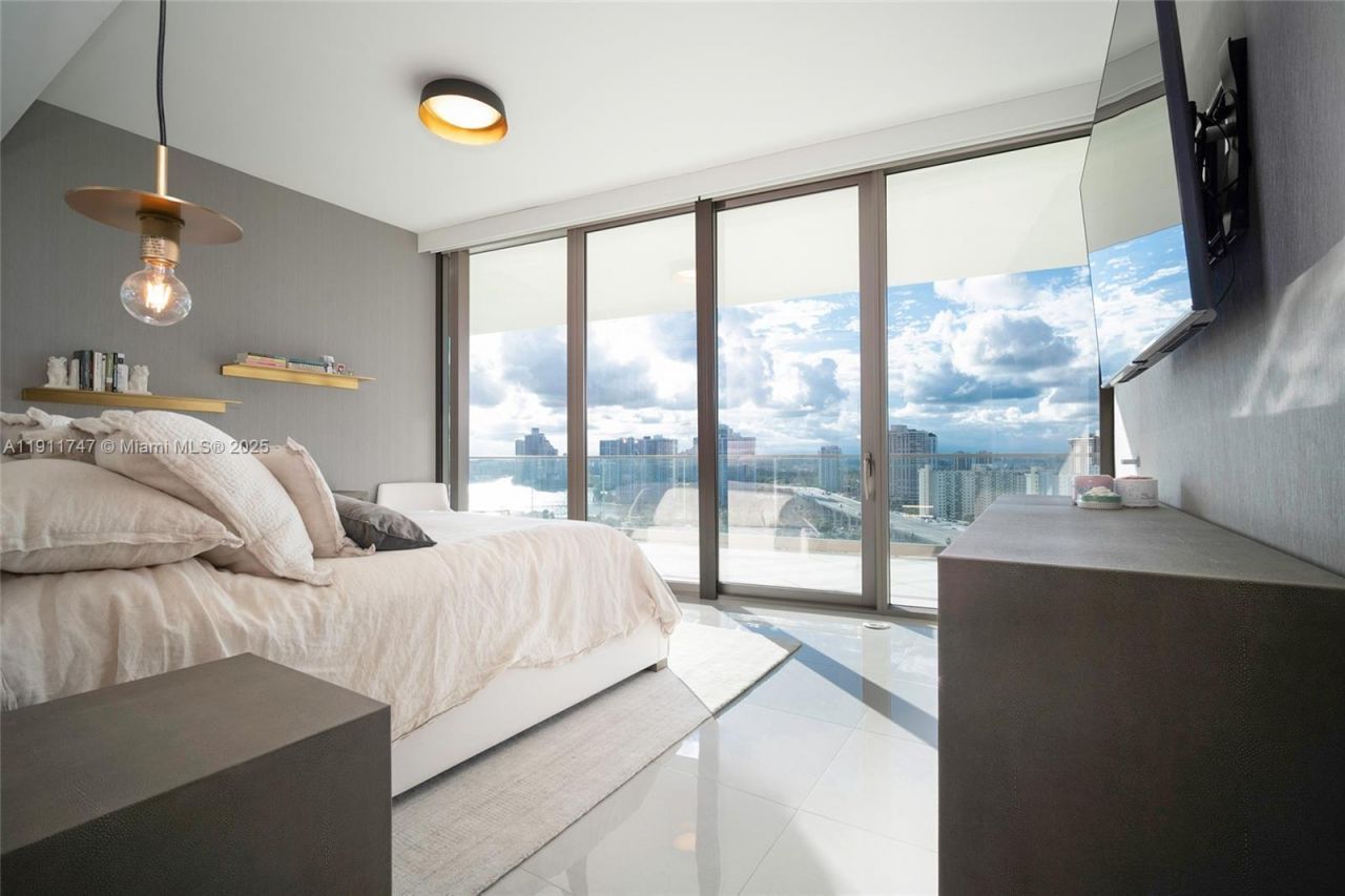 18975 Collins Ave, Unit 1705, Sunny Isles Beach, FL 33160 Photo