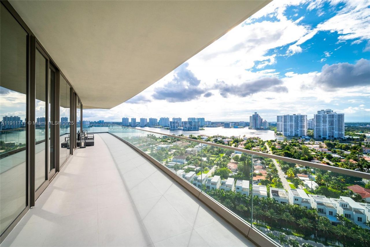 18975 Collins Ave, Unit 1705, Sunny Isles Beach, FL 33160 Photo
