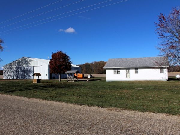 17395 Swisher Hill Road, Dewitt, IL 61735